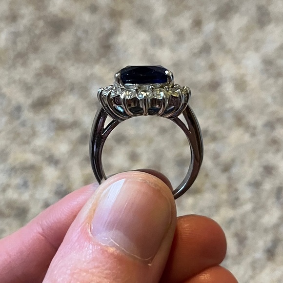 Princess of Wales Replica faux sapphire and diamond engagement ring in box - Picture 6 of 7